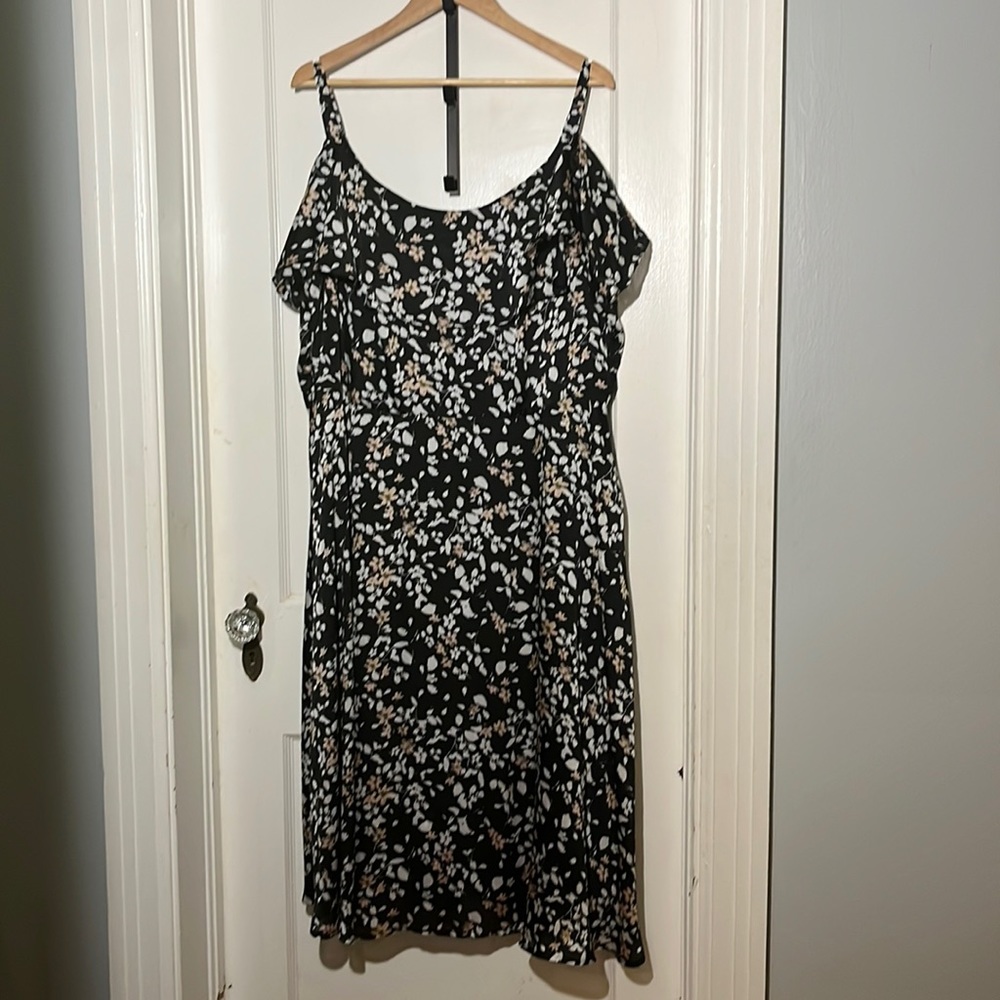Lane Bryant Size 18. Chiffon Fully Lined Floral Print Dress With Back Zipper